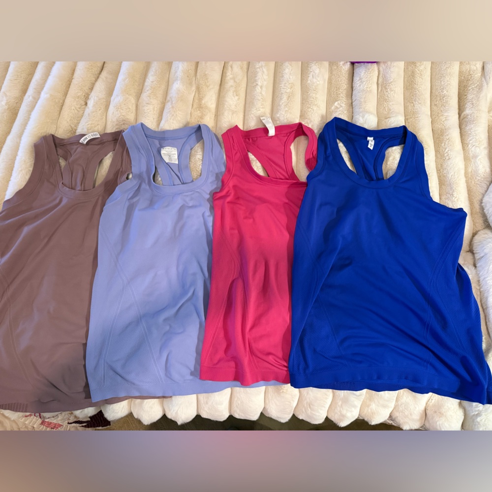 Set of 4 Athleta Seamleas tanks size m